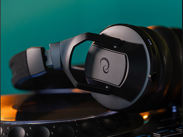 Introducing the HDJ-F10 Professional Wireless DJ Headphones with SonicLink Ultra-Low-Latency