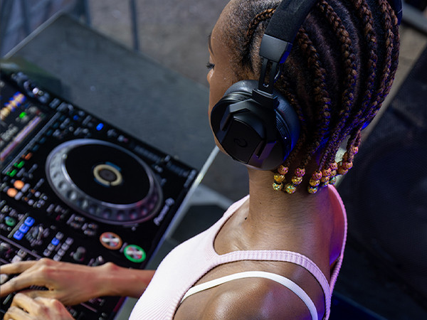 Introducing the HDJ-F10 Professional Wireless DJ Headphones with SonicLink Ultra-Low-Latency